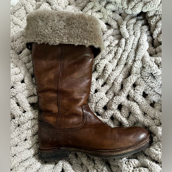 EUC FRYE Mara Button Tall Shearling Lined Chocolate Brown Leather Boots - Picture 14 of 16